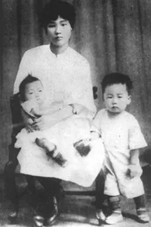 楊開(kāi)慧與毛岸英（右）、毛岸青